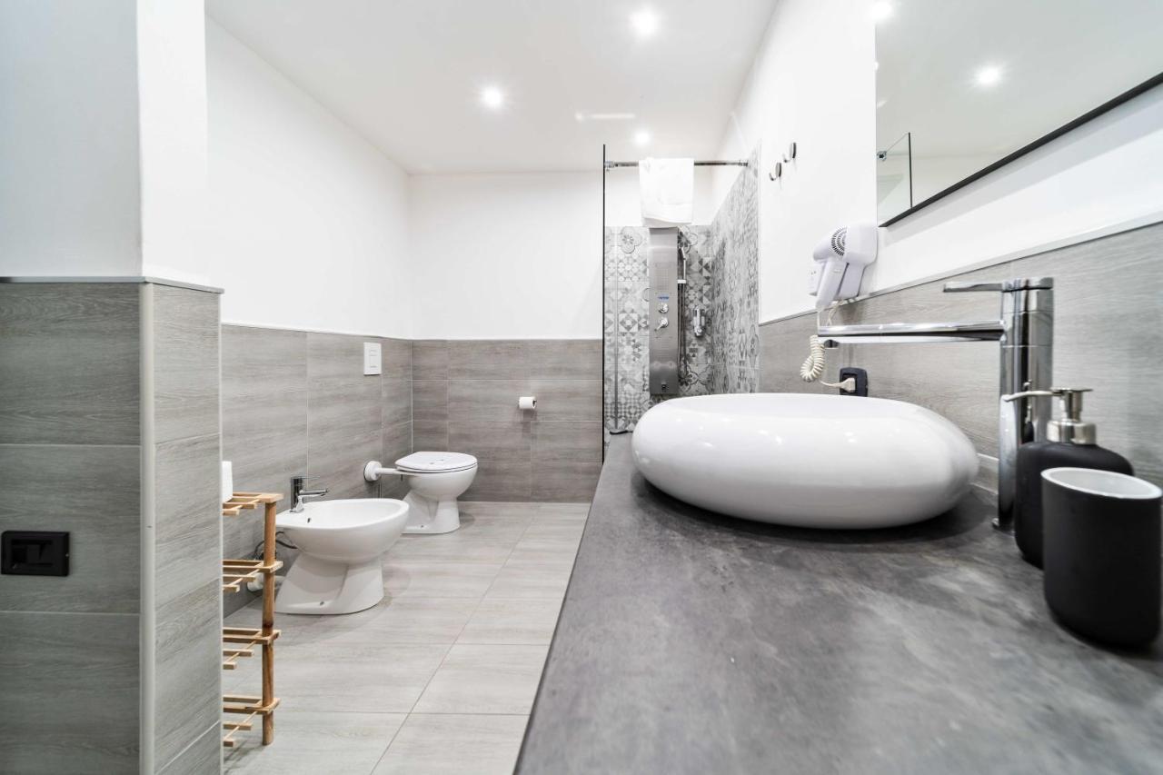 Dante 138 Class Rooms & Apartments Bari Bagian luar foto