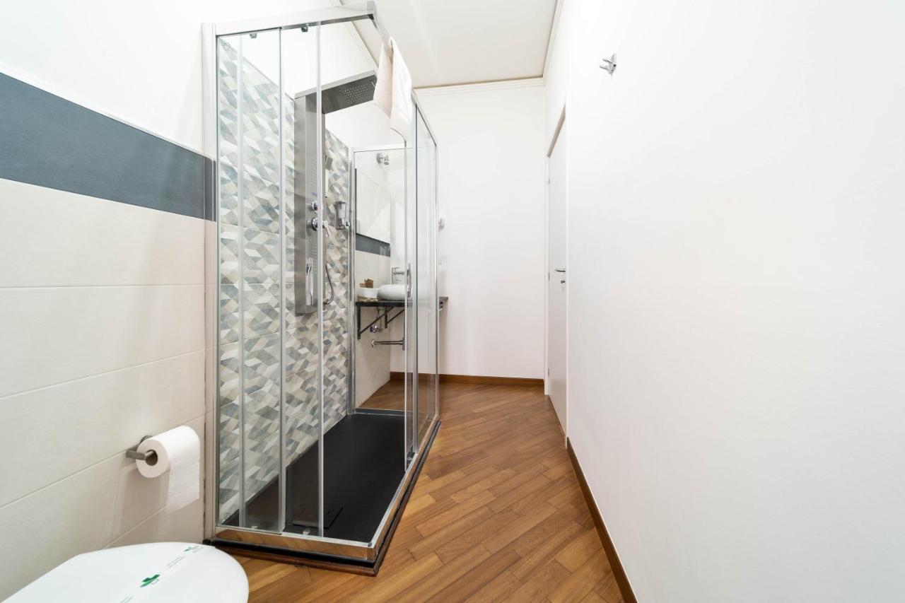 Dante 138 Class Rooms & Apartments Bari Bagian luar foto