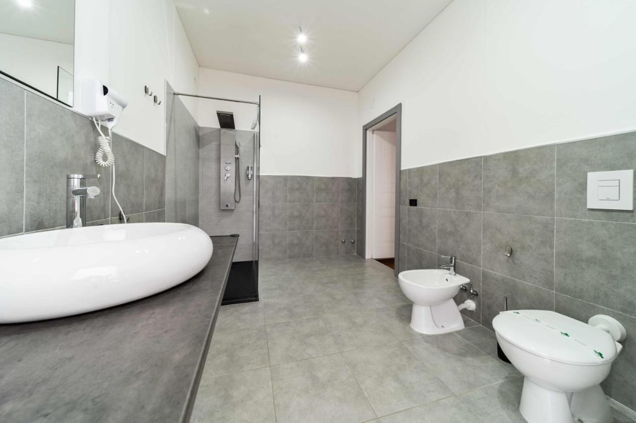 Dante 138 Class Rooms & Apartments Bari Bagian luar foto