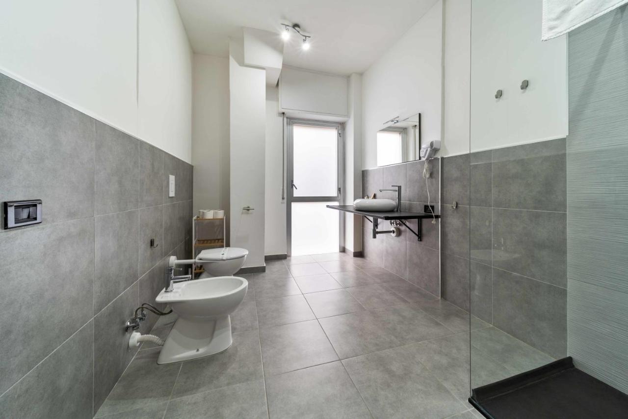 Dante 138 Class Rooms & Apartments Bari Bagian luar foto